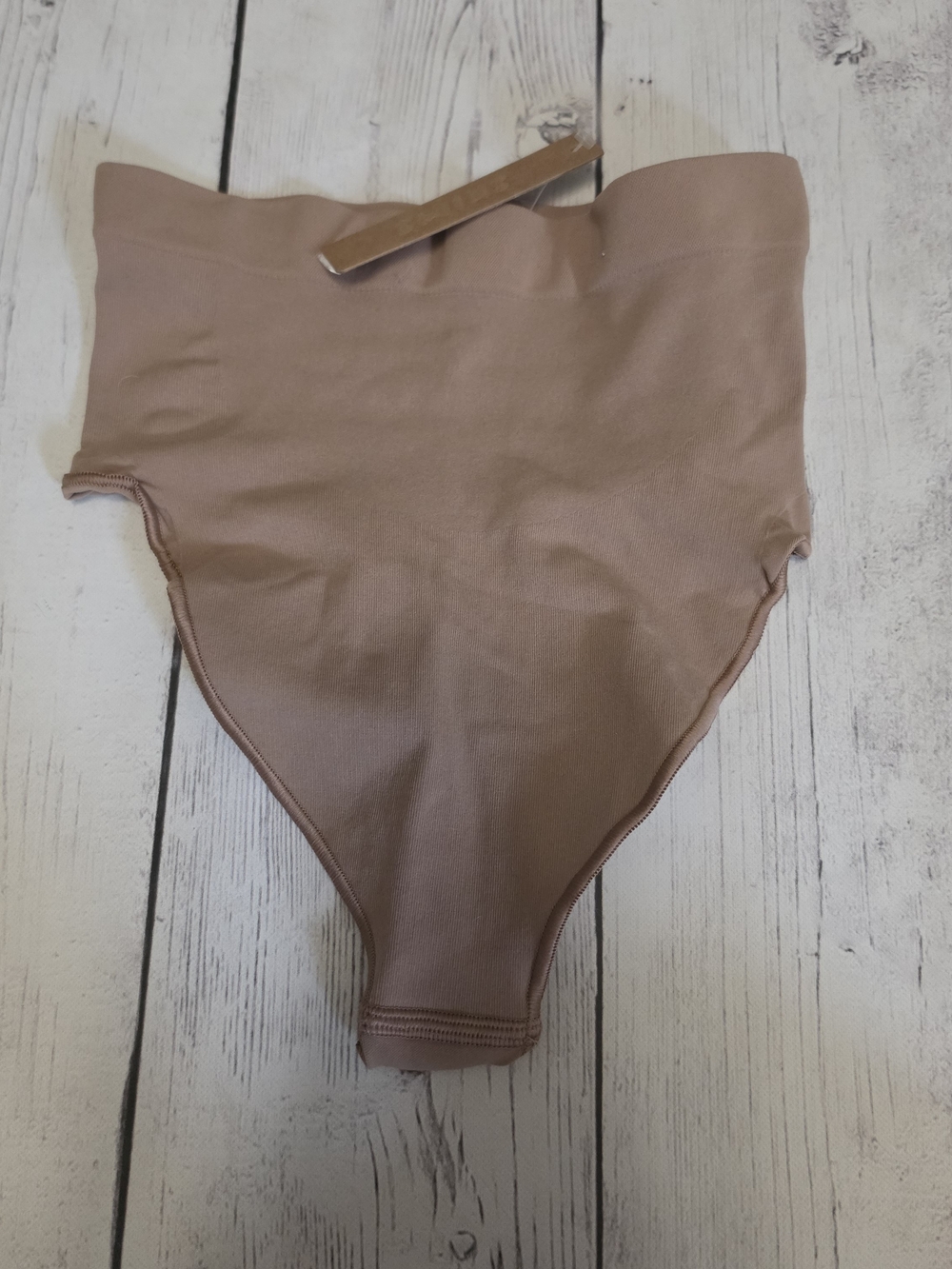 SKIMS NWT Seamless Sculpt Mid Waist Thong clr Sienna Size S SOLD OUT EVERYWHERE